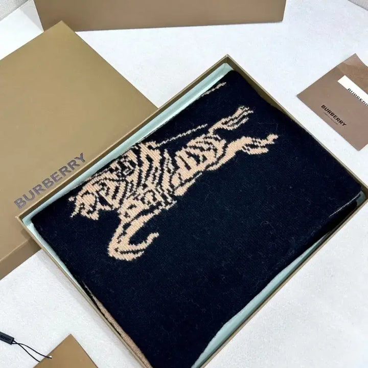 [BUNJANG] Burberry Black Reversible Scarf / 버버리 블랙 양면 머플러 스카프