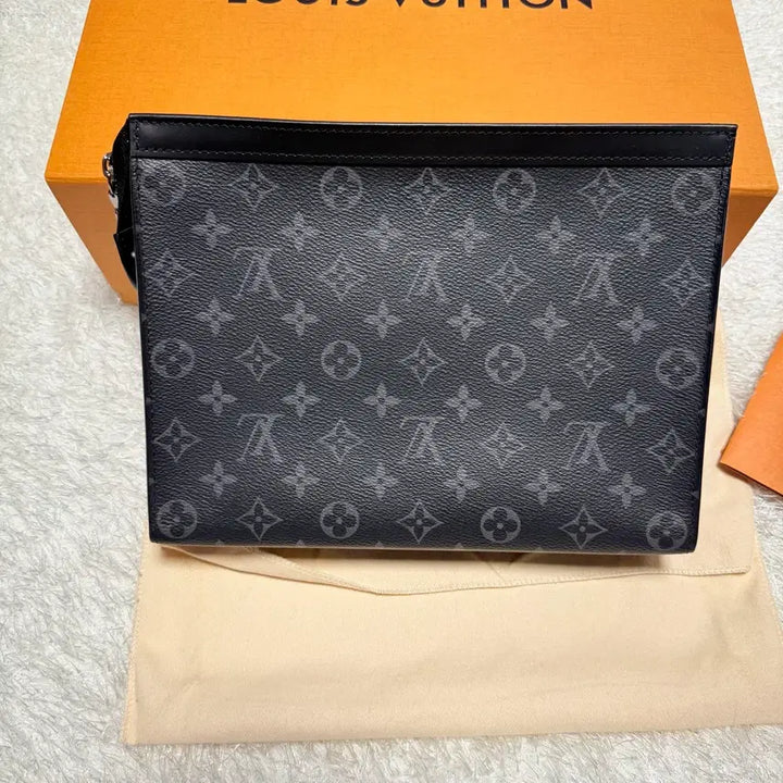 [BUNJANG] Louis Vuitton Eclipse Pochette Voyage Clutch Bag / [새상품급] 루이비통 이클립스 포쉐트 보야주 클러치백