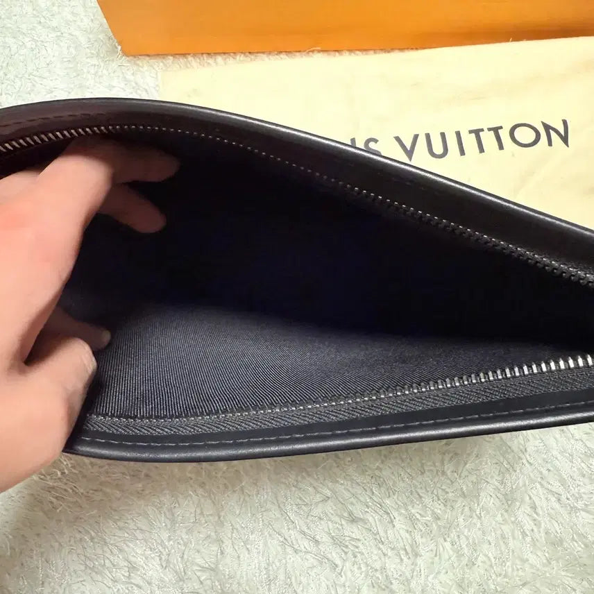 [BUNJANG] Louis Vuitton Eclipse Pochette Voyage Clutch Bag / [새상품급] 루이비통 이클립스 포쉐트 보야주 클러치백