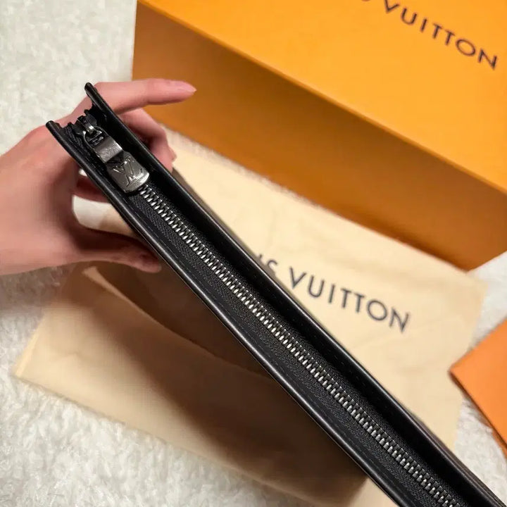 [BUNJANG] Louis Vuitton Eclipse Pochette Voyage Clutch Bag / [새상품급] 루이비통 이클립스 포쉐트 보야주 클러치백