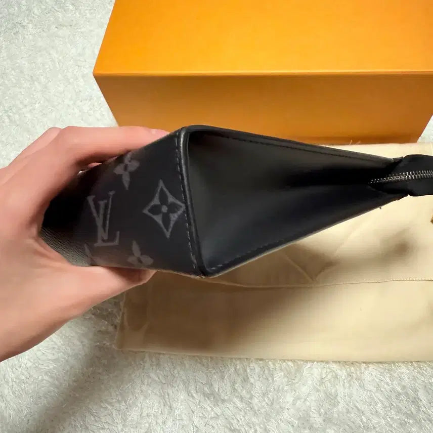 [BUNJANG] Louis Vuitton Eclipse Pochette Voyage Clutch Bag / [새상품급] 루이비통 이클립스 포쉐트 보야주 클러치백