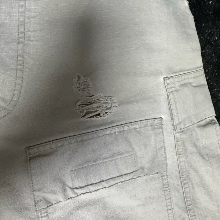 [BUNJANG] Balenciaga Distressed Ripstop Cargo Pants / 발렌시아가 디스트로이드 립스탑 카고팬츠 (46 size)