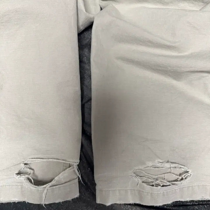 [BUNJANG] Balenciaga Distressed Ripstop Cargo Pants / 발렌시아가 디스트로이드 립스탑 카고팬츠 (46 size)