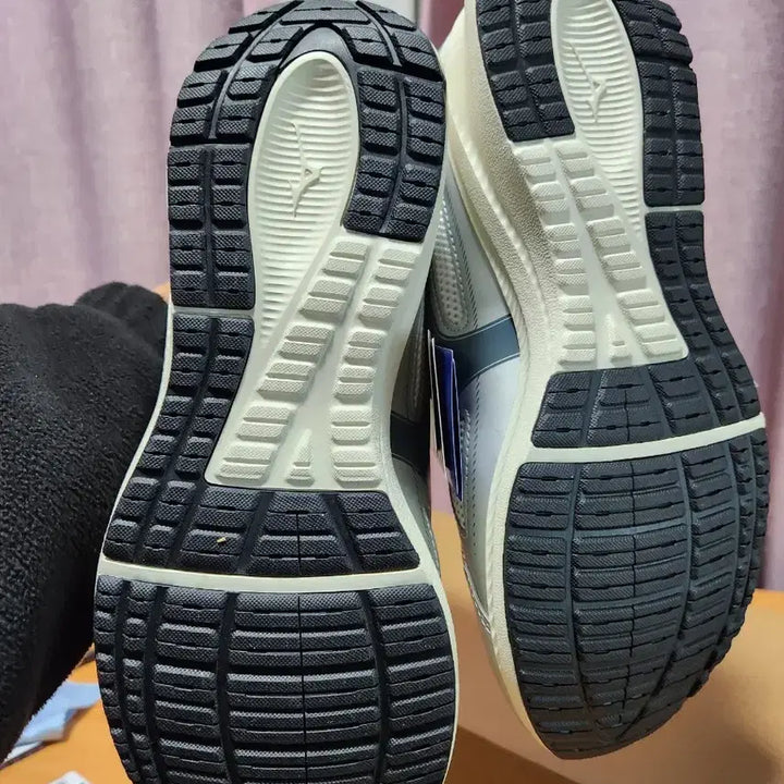 [BUNJANG] Mizuno Maximizer Running Shoes (Wide) 265mm / (새상품) 미즈노 맥시마이저  런닝화 (WIDE) 265mm