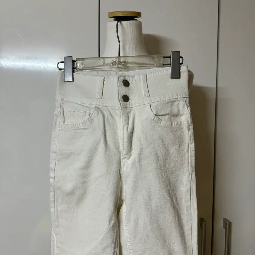 [BUNJANG] Banding Two-Button White Denim Pants / 밴딩 투버튼 부츠컷 화이트 데님 팬츠 s
