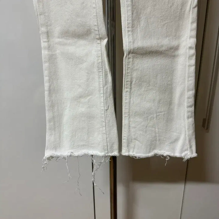 [BUNJANG] Banding Two-Button White Denim Pants / 밴딩 투버튼 부츠컷 화이트 데님 팬츠 s