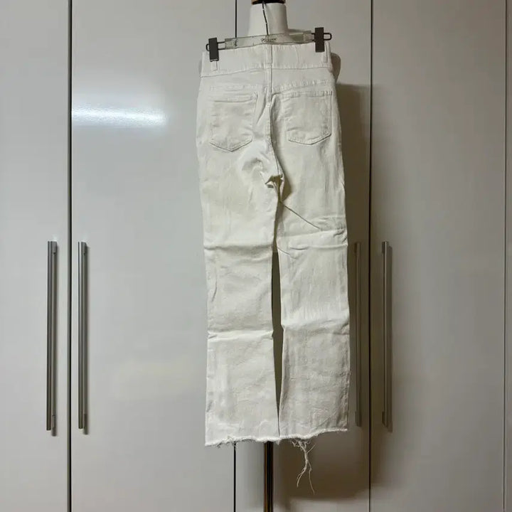 [BUNJANG] Banding Two-Button White Denim Pants / 밴딩 투버튼 부츠컷 화이트 데님 팬츠 s