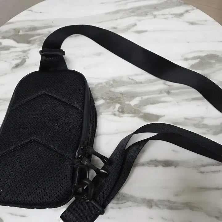 [BUNJANG] Descente Mini Bag / 남녀공용 데쌍트 미니백