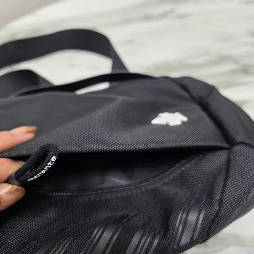 [BUNJANG] Descente Mini Bag / 남녀공용 데쌍트 미니백