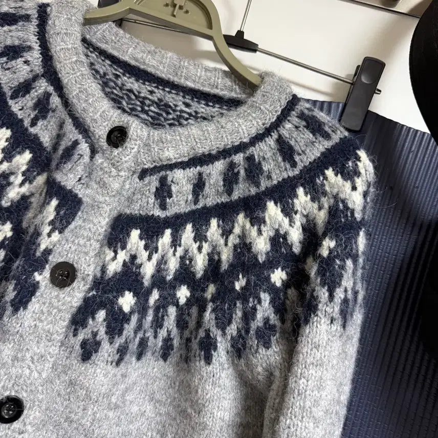 [BUNJANG] H Room Nordic Semi-Crop Cardigan / 에이치룸 노르딕 세미크롭 가디건 새상품