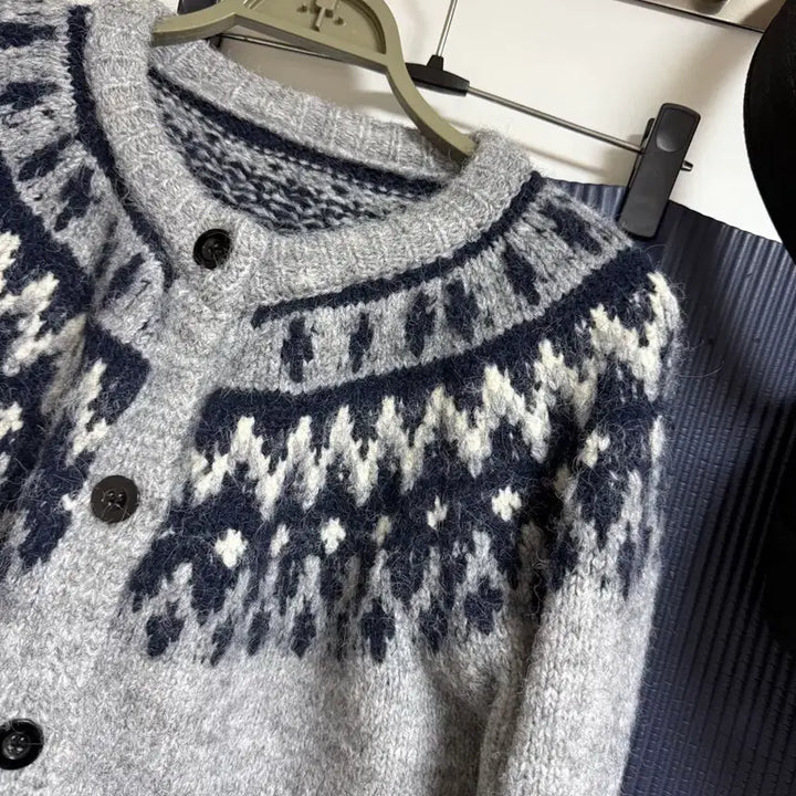 [BUNJANG] H Room Nordic Semi-Crop Cardigan / 에이치룸 노르딕 세미크롭 가디건 새상품