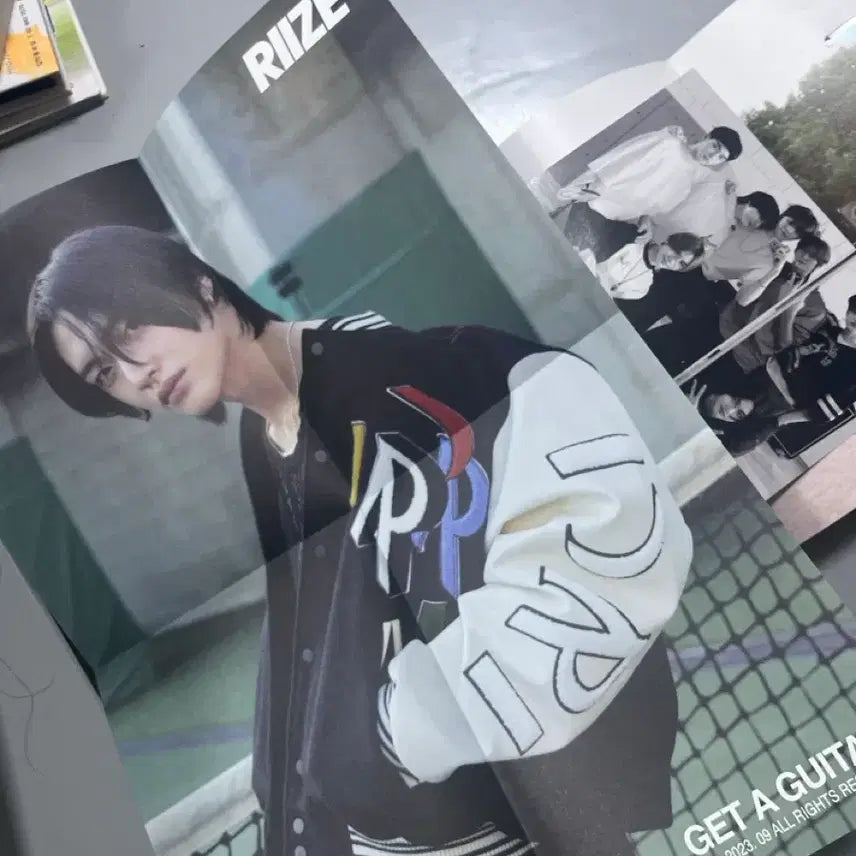 라이즈 Get A Guitar 앨범 + 포카 포스터