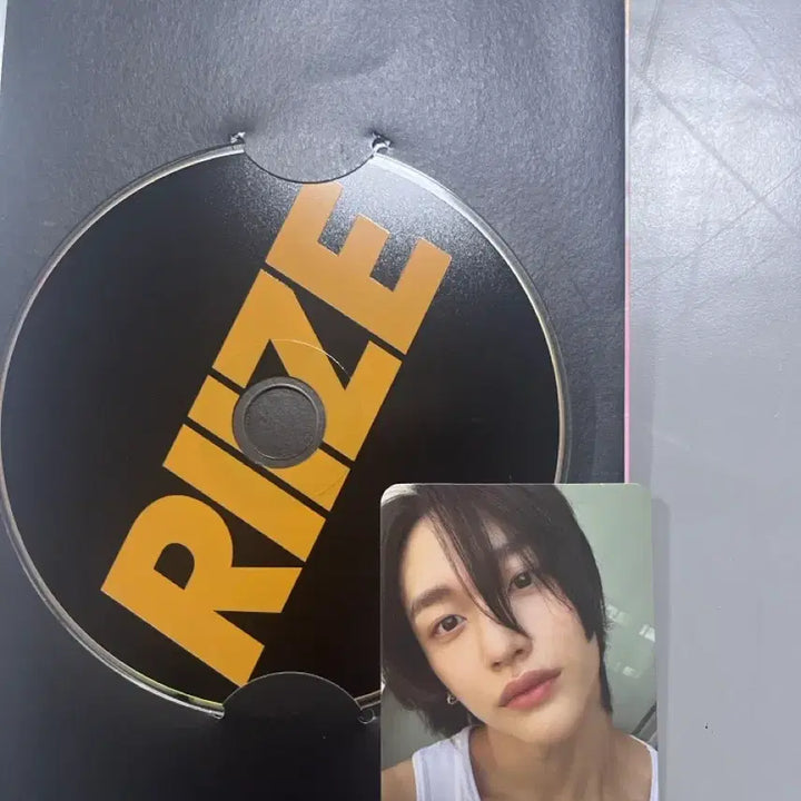 라이즈 Get A Guitar 앨범 + 포카 포스터