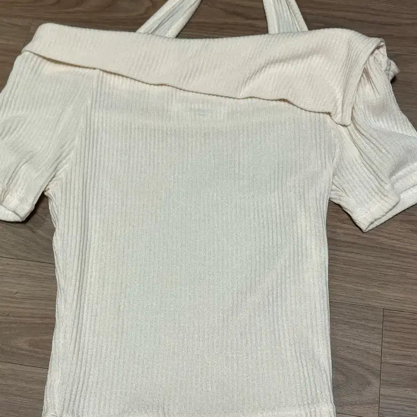 [BUNJANG] Ablie Off-Shoulder Knit Top Ivory / 오프숄더 반팔 니트 아이보리 홀터넥 에이블리 판매 옷정리 홀터넥 골지
