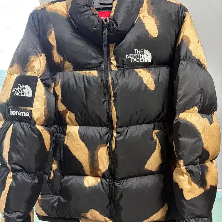 [BUNJANG] Supreme x The North Face Bleached Denim Print Nuptse Jacket Black - 21FW / 슈프림 x 노스페이스 블리치드 데님 프린트 눕시 자켓 블랙 - 21FW
