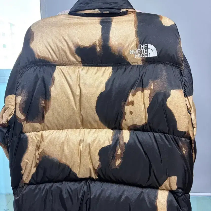 [BUNJANG] Supreme x The North Face Bleached Denim Print Nuptse Jacket Black - 21FW / 슈프림 x 노스페이스 블리치드 데님 프린트 눕시 자켓 블랙 - 21FW