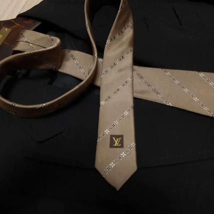 [BUNJANG] Louis Vuitton Brown Monogram Tie / 루이비통 브라운 모노그램 넥타이