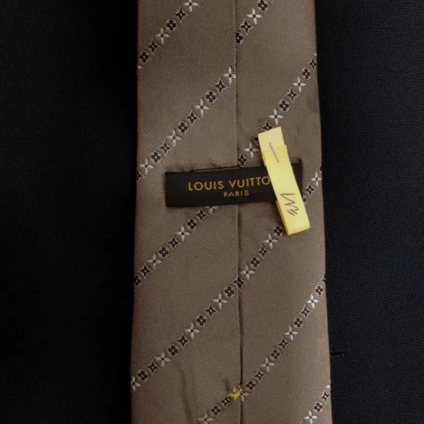 [BUNJANG] Louis Vuitton Brown Monogram Tie / 루이비통 브라운 모노그램 넥타이