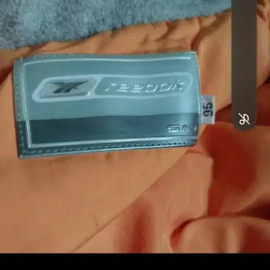 [SOLD OUT] Reebok 털 오렌지색 겨울 패딩 점퍼