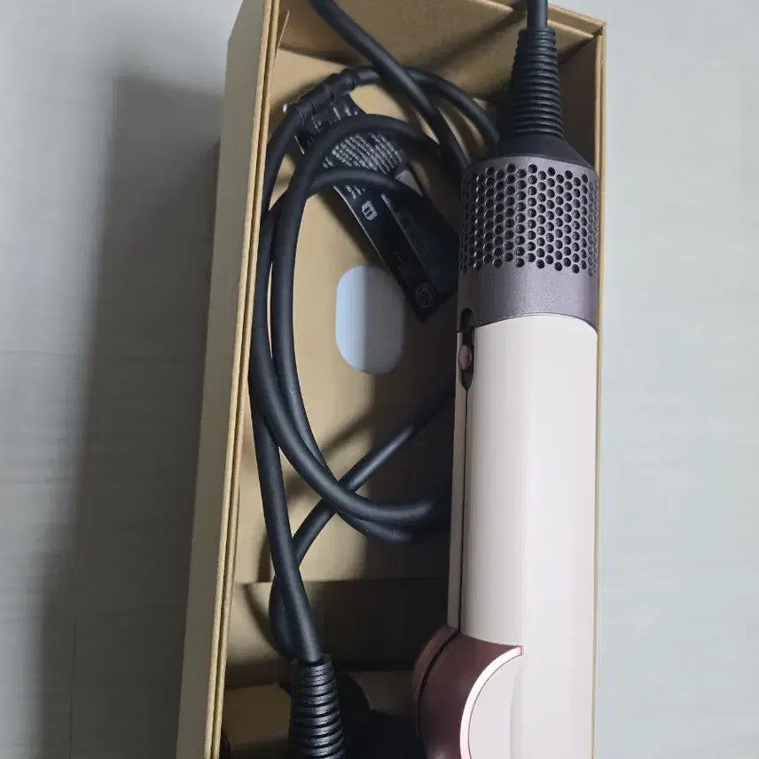 [BUNJANG] Dyson AirStrait Straightener (Sealed) / 다이슨 에어스트레이트 스트레이너 (새상품)