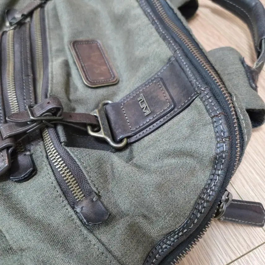 [BUNJANG] TUMI Backpack Khaki / TUMI 투미 백팩 카키색