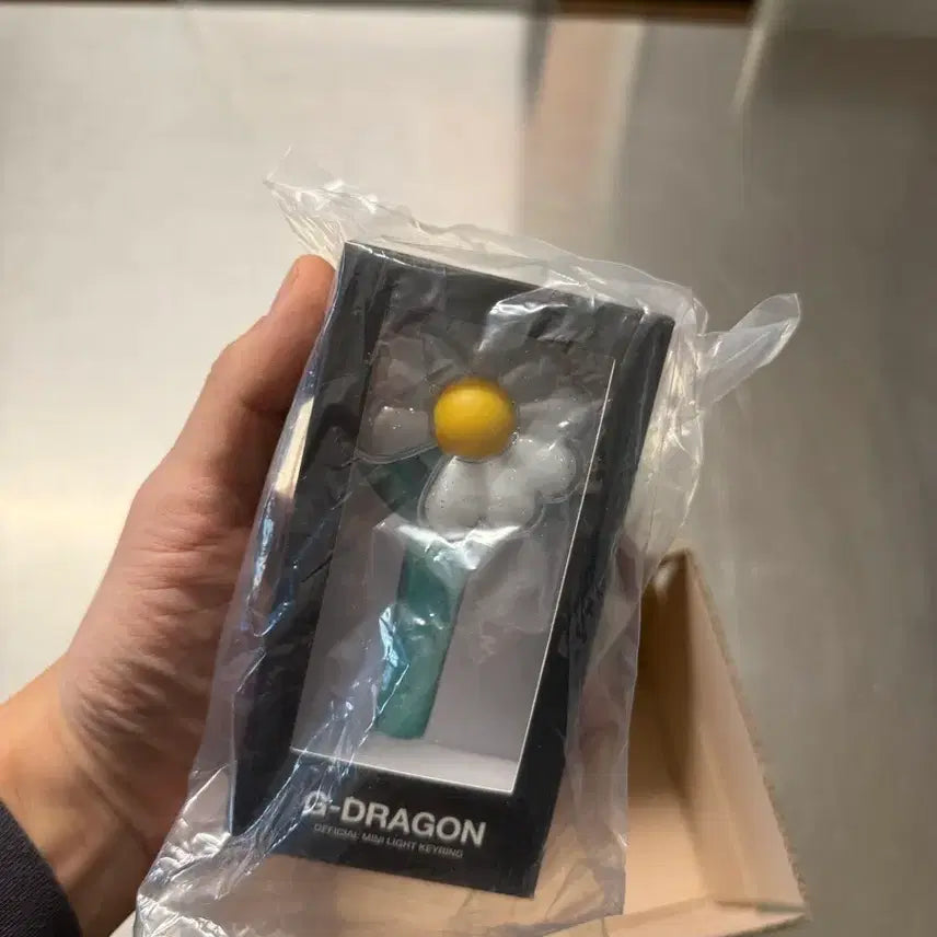 [BUNJANG] G-DRAGON Daisy Mini Light Keychain / G-DRAGON 데이지 미니 라이트 키링
