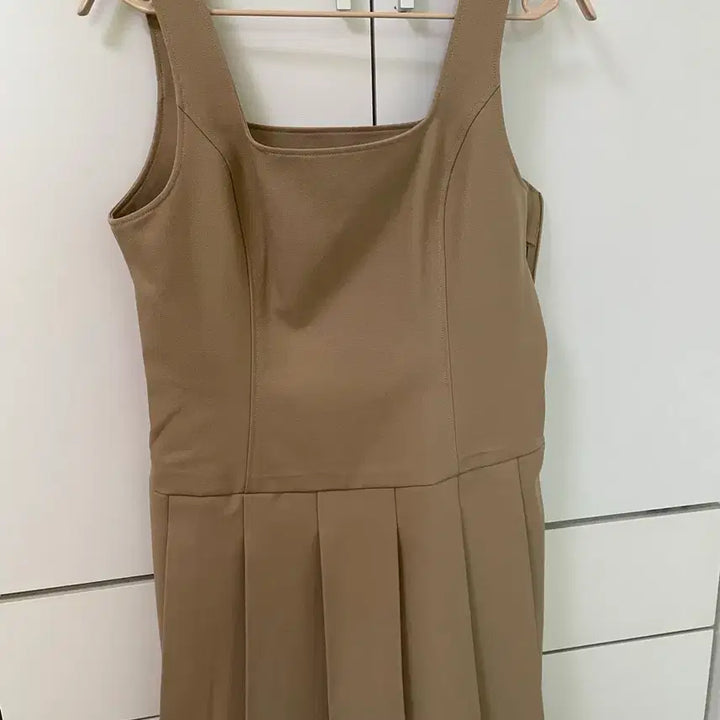 [BUNJANG] GU Beige Pleated Mini Dress / gu 베이지 플리츠 미니 원피