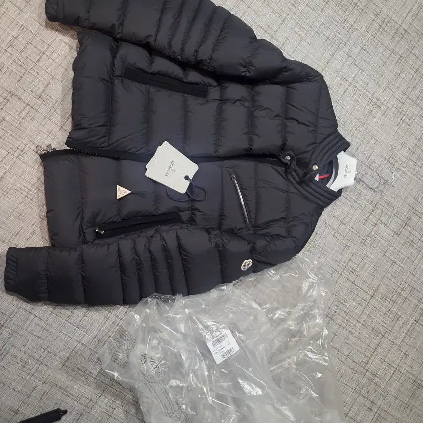 [BUNJANG] Moncler Suilre Padded Jacket / 몽클레어 수이레 패딩 1회 착용