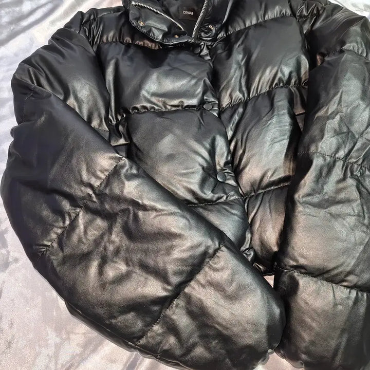 [BUNJANG] Y2K Street Kitsch Glossy Black Short Padded Jacket / [중고/택포] y2k 스트릿 키치 유광 블랙 숏패딩