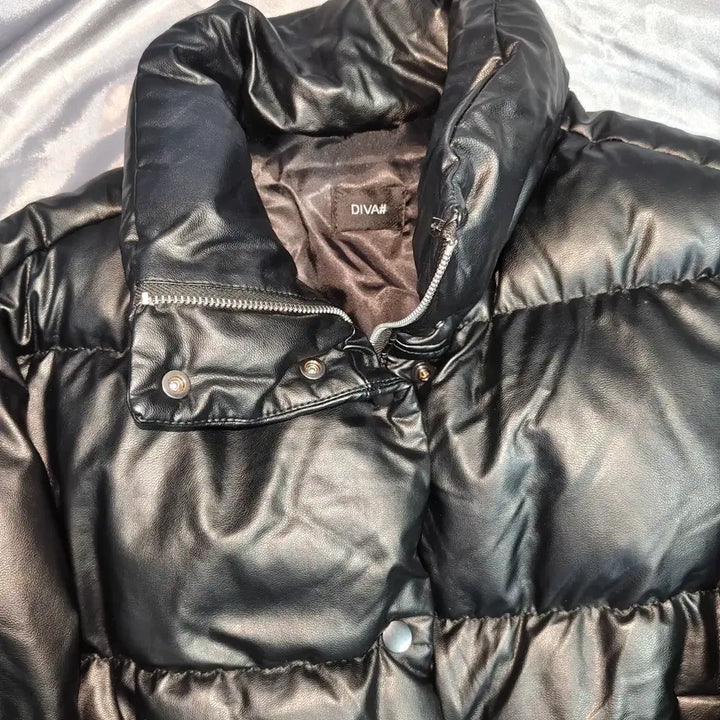 [BUNJANG] Y2K Street Kitsch Glossy Black Short Padded Jacket / [중고/택포] y2k 스트릿 키치 유광 블랙 숏패딩