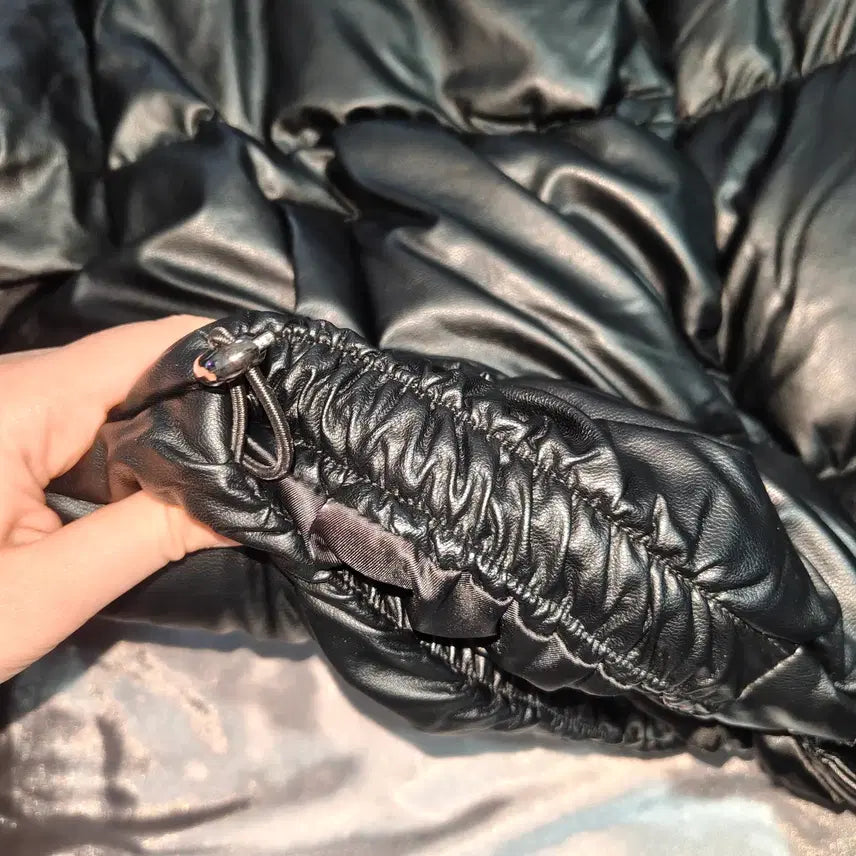 [BUNJANG] Y2K Street Kitsch Glossy Black Short Padded Jacket / [중고/택포] y2k 스트릿 키치 유광 블랙 숏패딩