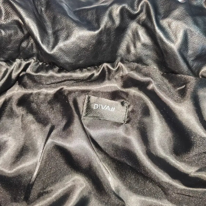 [BUNJANG] Y2K Street Kitsch Glossy Black Short Padded Jacket / [중고/택포] y2k 스트릿 키치 유광 블랙 숏패딩