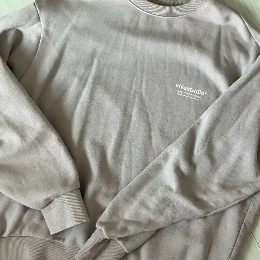 [BUNJANG] VIVASTUDIO Sweatshirt (L Size) / 비바스튜디오 맨투맨 L사이즈