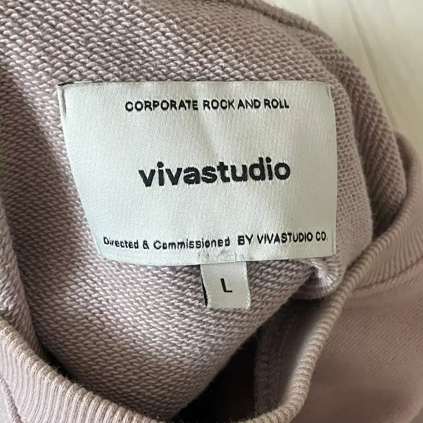 [BUNJANG] VIVASTUDIO Sweatshirt (L Size) / 비바스튜디오 맨투맨 L사이즈