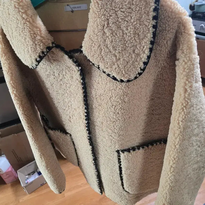 [BUNJANG] YANAKI Puffy Jacket / YANAKI 연한황토 뽀글이 자켓