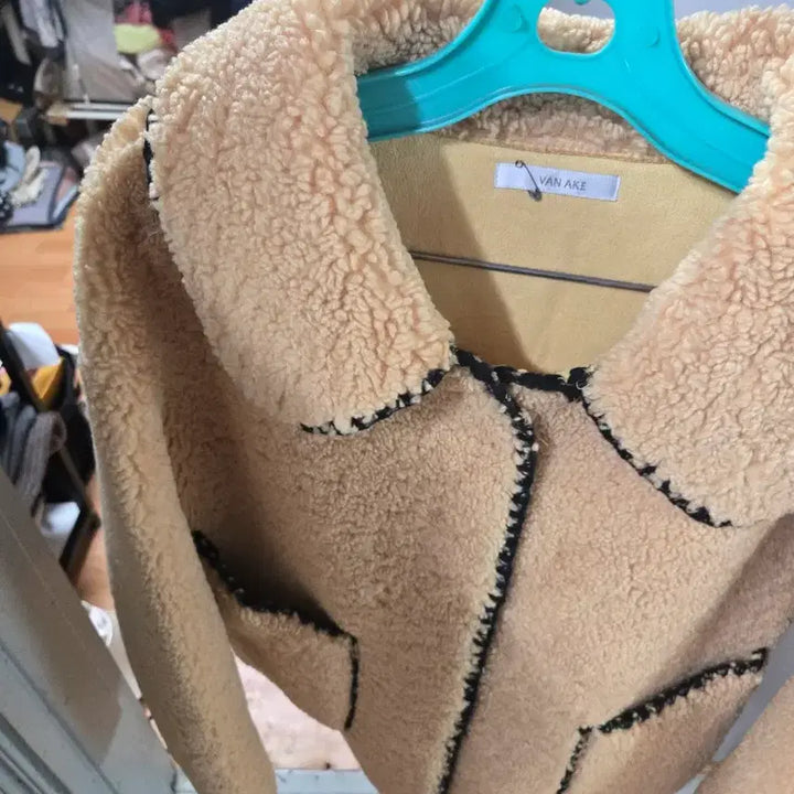 [BUNJANG] YANAKI Puffy Jacket / YANAKI 연한황토 뽀글이 자켓