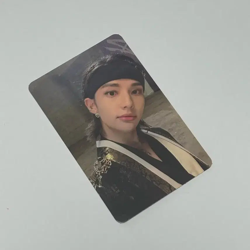 (배송비포함)스키즈 현진 한복 소리꾼 포카