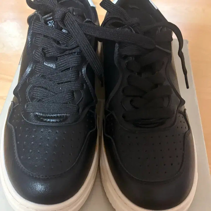[BUNJANG] Pommel Chamele Women's Sneakers Black / 포멜 카멜레 여성 스니커즈 블랙 235