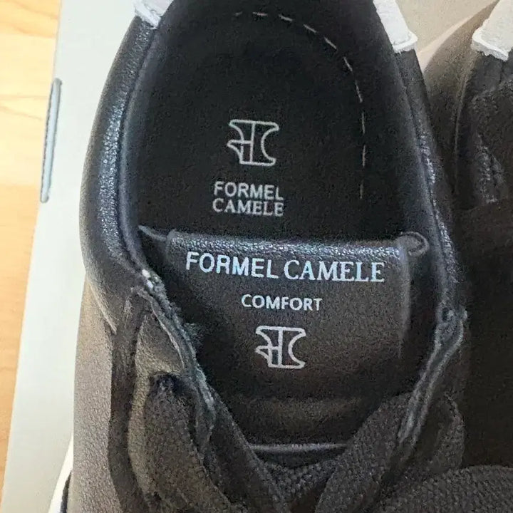 [BUNJANG] Pommel Chamele Women's Sneakers Black / 포멜 카멜레 여성 스니커즈 블랙 235