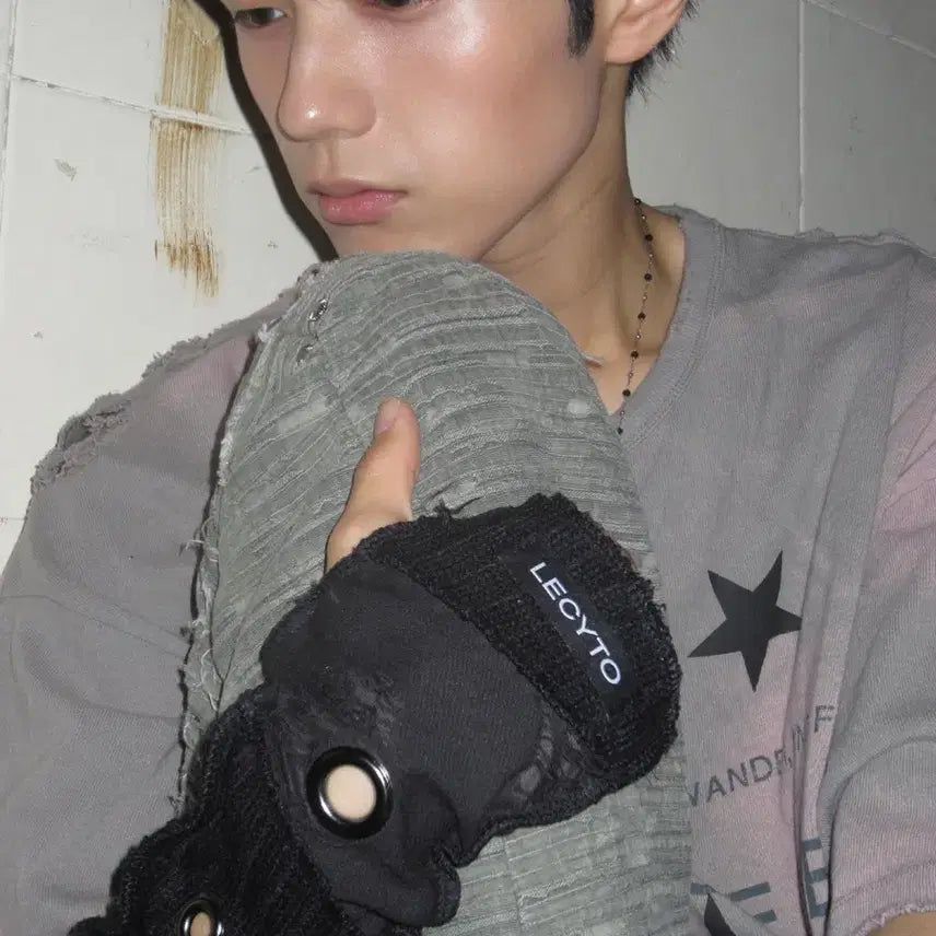 [BUNJANG] LECYTO Vanta Eyelet Hand Warmer Gloves / 레씨토 반타 아일렛 핸드 워머 장갑
