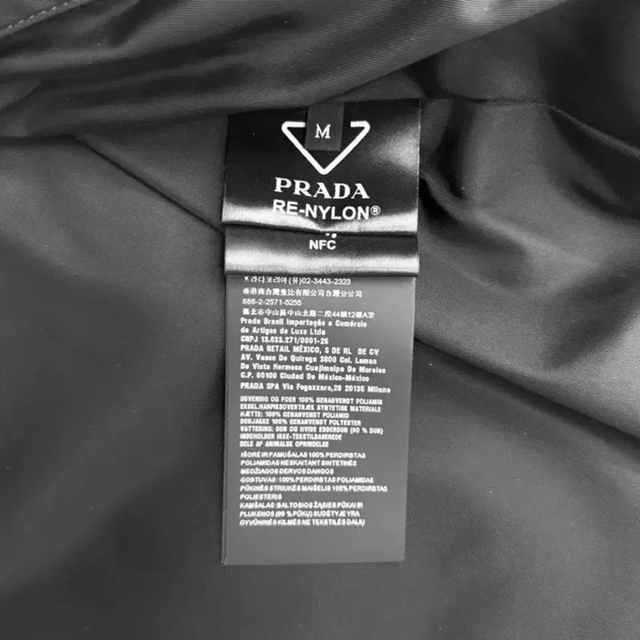 [BUNJANG] PRADA Men's Re-Nylon Logo Quilted Short Padded Jacket Black / [M] 프라다 남성 리나일론 로고 퀄팅 하이넥 개버딘 숏 패딩 자켓 블랙