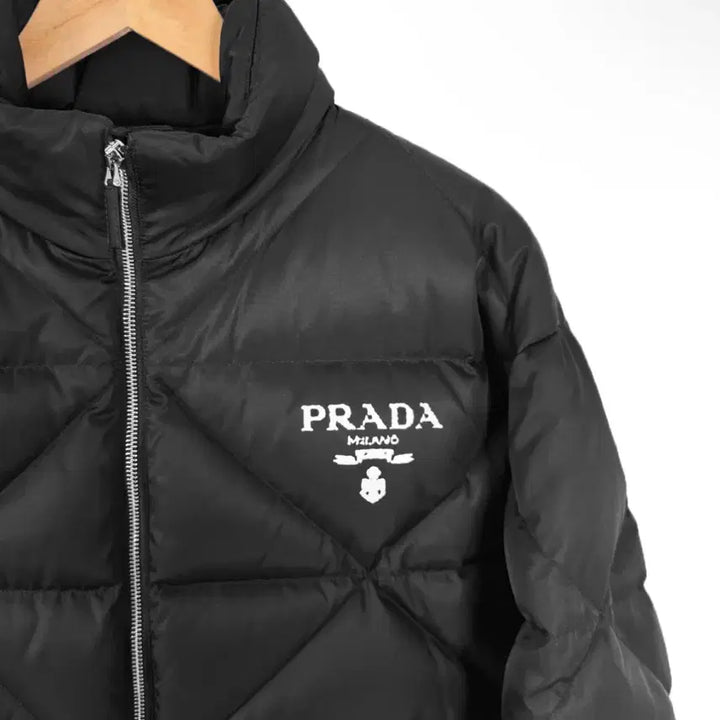 [BUNJANG] PRADA Men's Re-Nylon Logo Quilted Short Padded Jacket Black / [M] 프라다 남성 리나일론 로고 퀄팅 하이넥 개버딘 숏 패딩 자켓 블랙