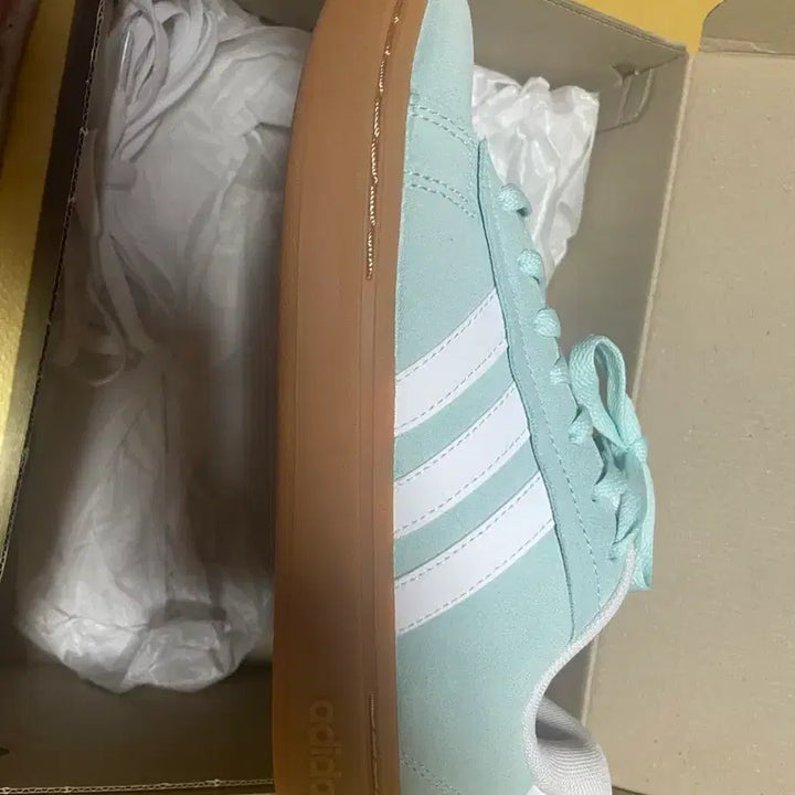 [BUNJANG] Adidas Sneakers 235 Triangle Material Shoes / 아디다스 운동화 235 판매(새상품)