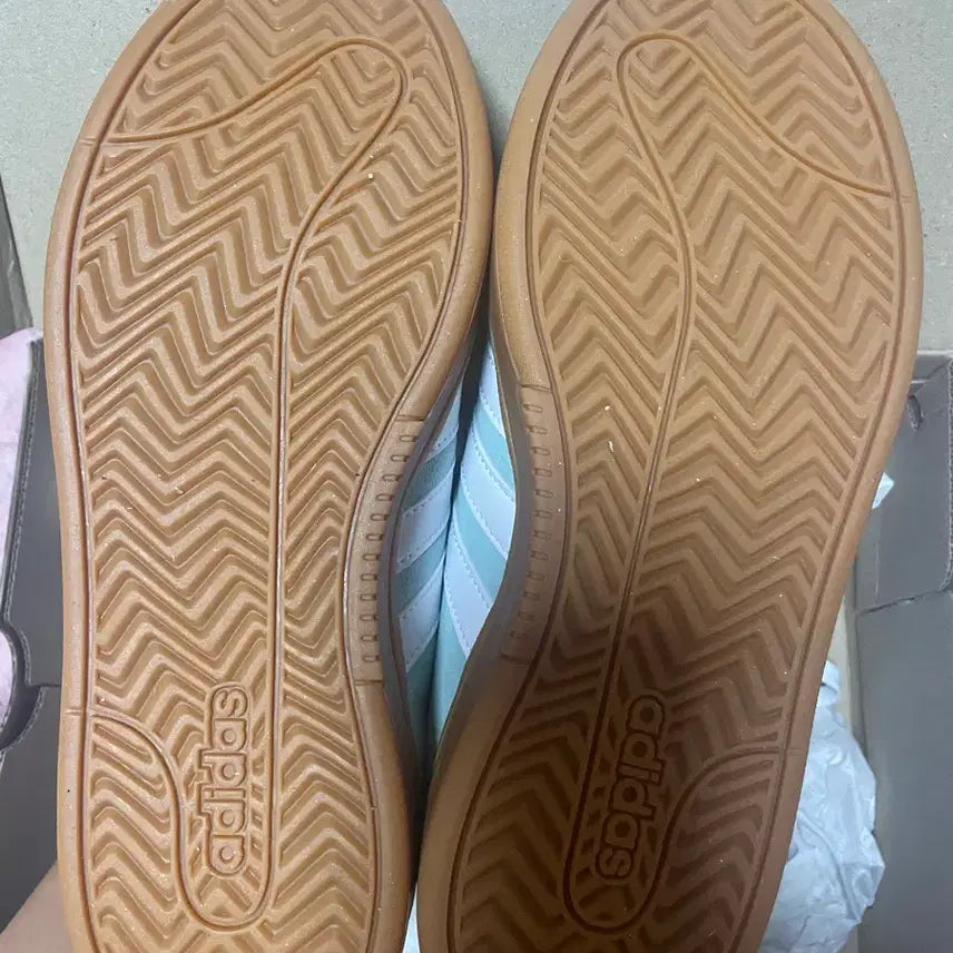 [BUNJANG] Adidas Sneakers 235 Triangle Material Shoes / 아디다스 운동화 235 판매(새상품)