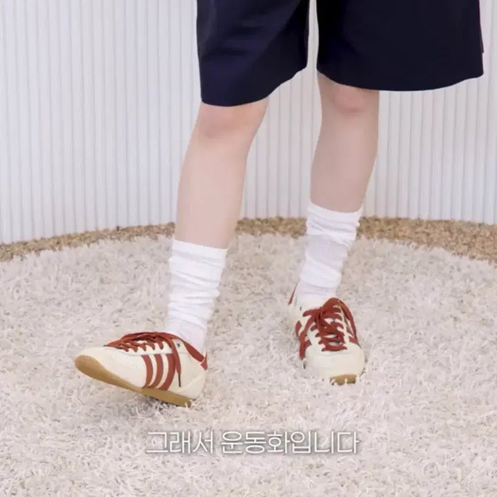 [BUNJANG] Adidas Japan Cream White Ruby Shoes (Chuu Worn) / (츄 착용)아디다스 재팬 크림화이트 루비 235