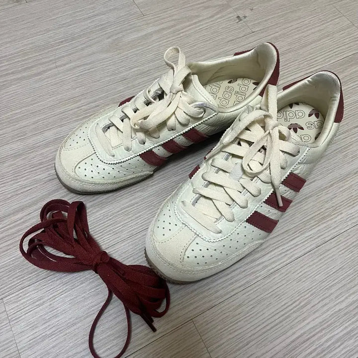 [BUNJANG] Adidas Japan Cream White Ruby Shoes (Chuu Worn) / (츄 착용)아디다스 재팬 크림화이트 루비 235