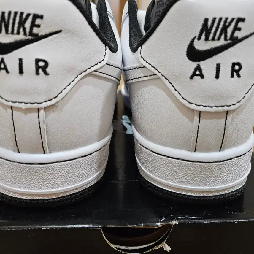 [BUNJANG] Nike Air Force 1 White Black Stitch Sneakers / 나이키 에어포스1 흰검 스티치 운동화