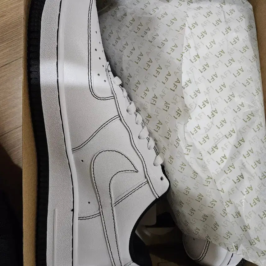 [BUNJANG] Nike Air Force 1 White Black Stitch Sneakers / 나이키 에어포스1 흰검 스티치 운동화