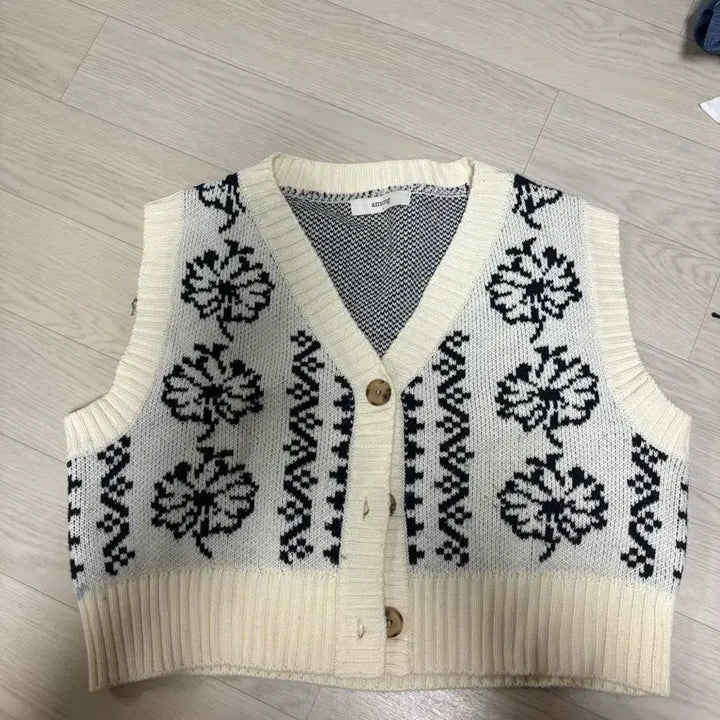 [BUNJANG] Knit Vest / Among 니트조끼
