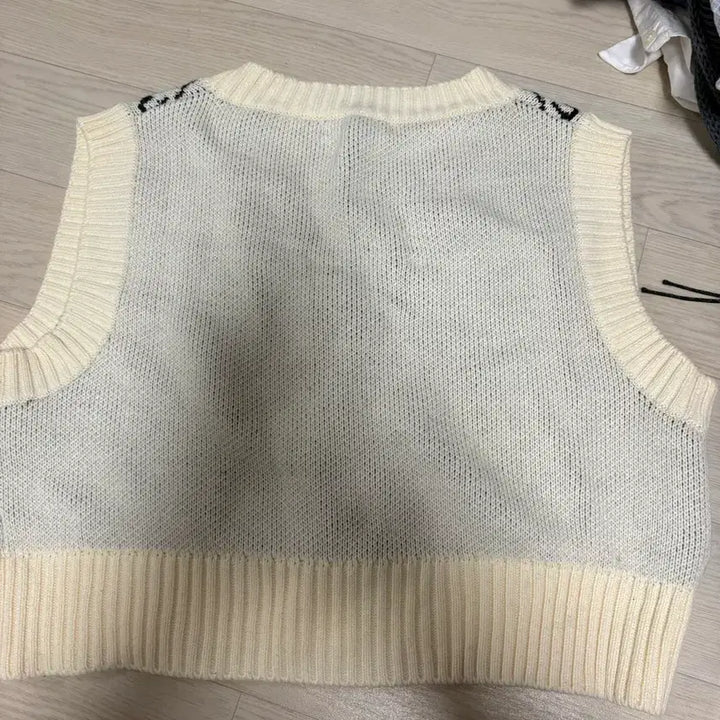 [BUNJANG] Knit Vest / Among 니트조끼